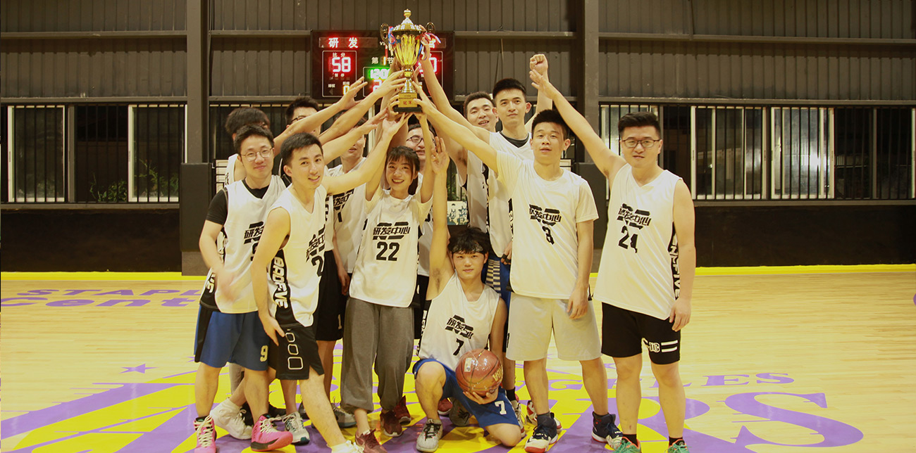 篮球俱乐部-对抗赛冠军合影